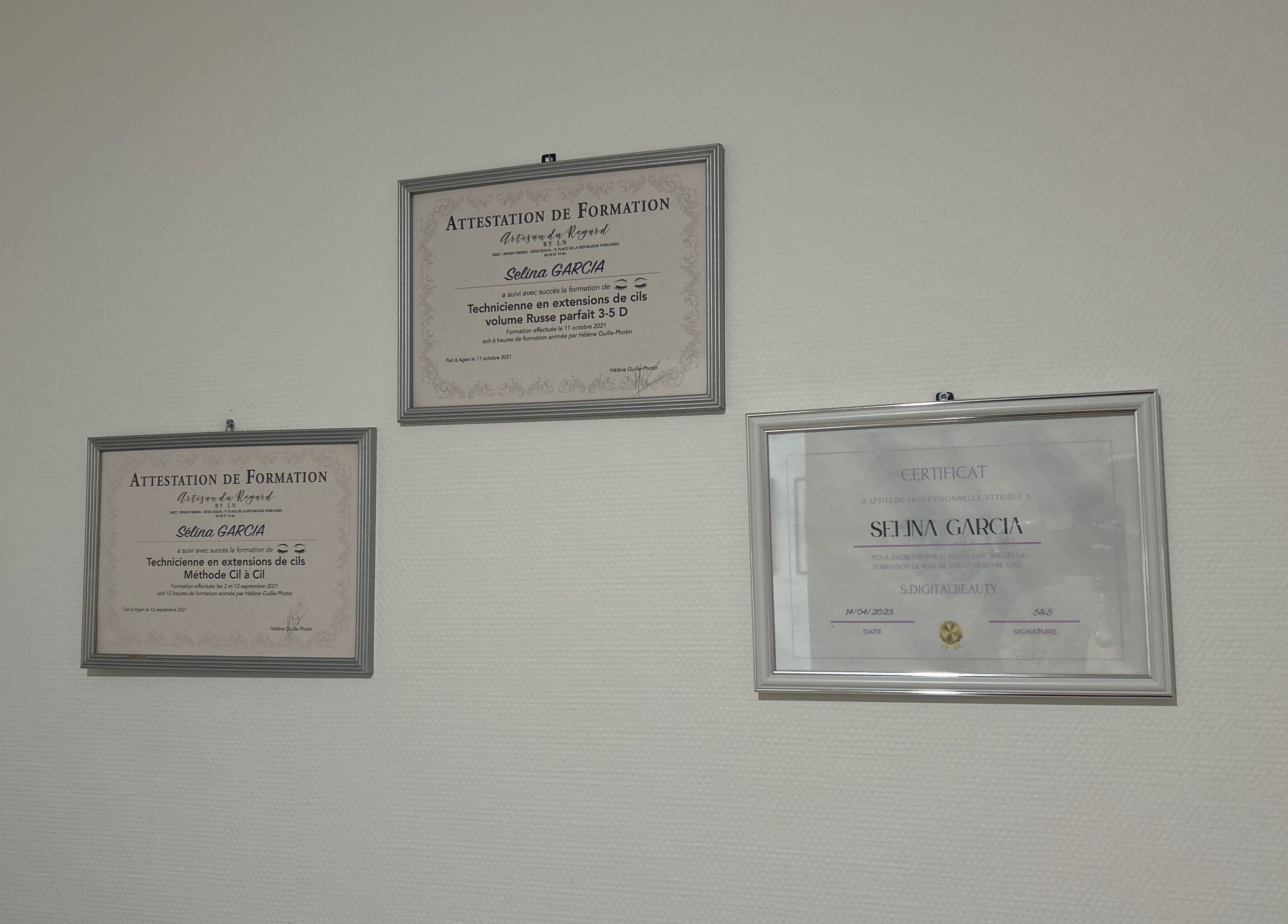 Certificats professionnels au Beauté des yeux, Mont-de-marsan, Nouvelle-aquitaine, FR. Preuve d'expertise.