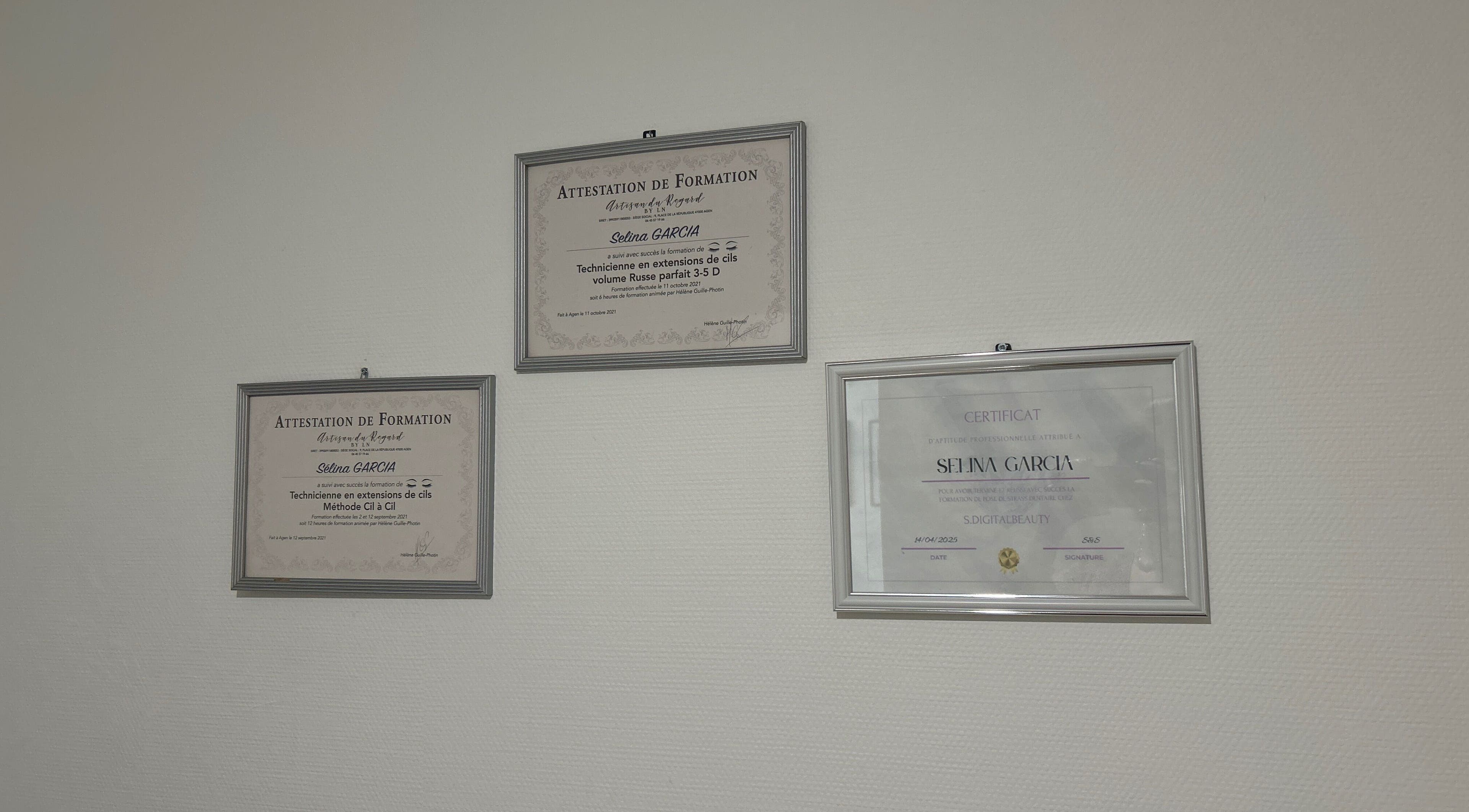 Certificats professionnels au Beauté des yeux, Mont-de-marsan, Nouvelle-aquitaine, FR. Preuve d'expertise.