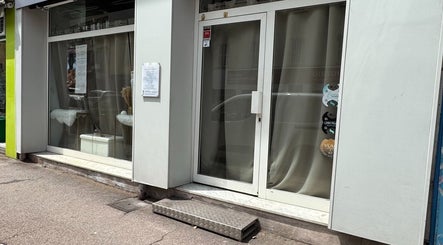 Entrée moderne de Perfect beauty concept à Cagnes-sur-mer, Provence-alpes-côte D'azur, FR.