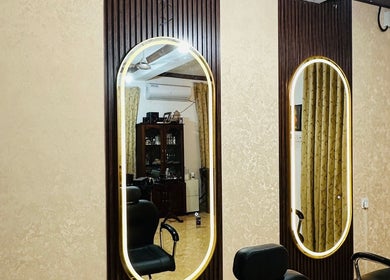 Stylish salon mirrors at Inakshi Mendis Salons, Negombo, Western Province, LK add elegance and sophistication.