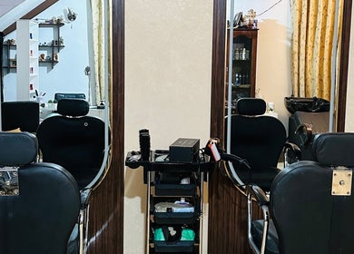 Modern salon chairs and mirrors at Inakshi Mendis Salons, Negombo, Western Province, LK.