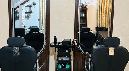 Modern salon chairs and mirrors at Inakshi Mendis Salons, Negombo, Western Province, LK.