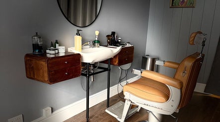 Elegant barber chair and sink at Sina Grooming Atelier, Winchester, England, GB.