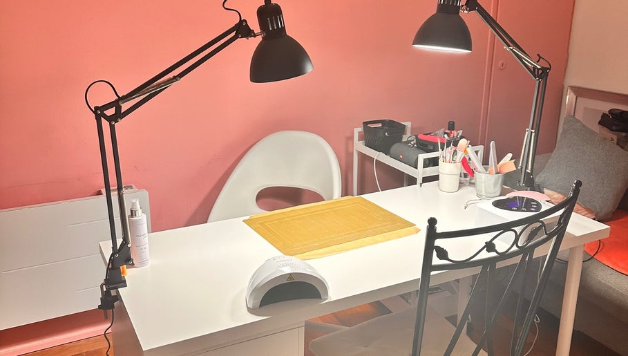 Espace manucure à Nyaru Beauty Nails, Marseille, Provence-alpes-côte D'azur, FR. Ambiance professionnelle.