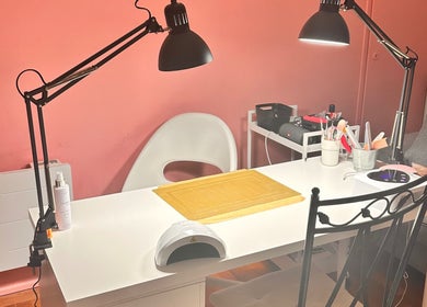 Espace manucure à Nyaru Beauty Nails, Marseille, Provence-alpes-côte D'azur, FR. Ambiance professionnelle.