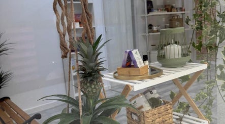 Interior do Conect Nature em Agualva-cacém, Lisboa, PT, com decoração elegante e produtos naturais.