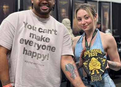 Посетители Professional Tattooer в Culver City, California, US с наградой Ink Mania Fest.