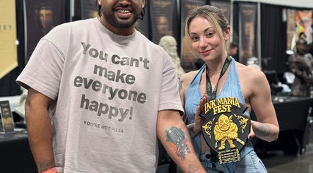 Посетители Professional Tattooer в Culver City, California, US с наградой Ink Mania Fest.