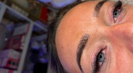Extension des cils chez GM beauty, Nîmes, Occitanie, FR, offrant un look séduisant et naturel.