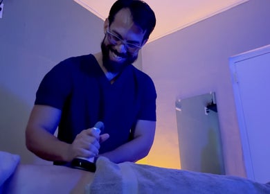 Therapist providing massage therapy at Bahia Wellness Curaçao, Willemstad, Curaçao, CW.