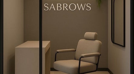 Luxury brow chair at SABROWS | Luxury Brow Bar, Montréal, Québec, CA, highlighting relaxation and style.