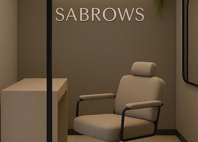 Modern interior of SABROWS | Luxury Brow Bar in Montréal, Québec, CA featuring sleek aesthetics and comfortable seating.