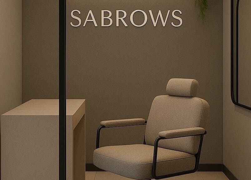 Modern interior of SABROWS | Luxury Brow Bar in Montréal, Québec, CA featuring sleek aesthetics and comfortable seating.