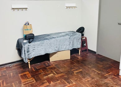 Serene treatment room at Happy's Beauty Bar in Pretoria, Gauteng, ZA, featuring a treatment bed and calming decor.