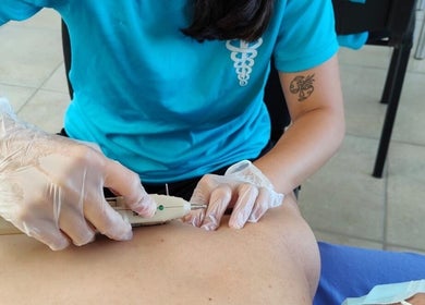 Tratamiento de fisioterapia en Belén Lorenzo Fisioterapia, Urbanització Sant Marçal, Illes Balears, ES.