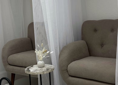 Colț relaxare cu fotolii la Ve Beauty Salon, Chișinău, Chișinău, MD. Ambianță elegantă și confortabilă.