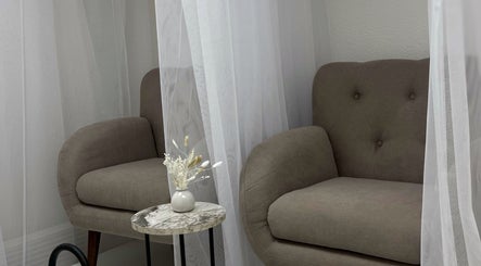 Colț relaxare cu fotolii la Ve Beauty Salon, Chișinău, Chișinău, MD. Ambianță elegantă și confortabilă.