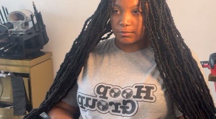 Woman with stylish long braids at Saniyah Stylez in Philadelphia, US, showcasing expert hair styling skills.