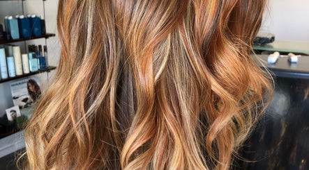 Lustrous wavy hair color at Abstract Khem | Stephanie White in San Diego, California, US.