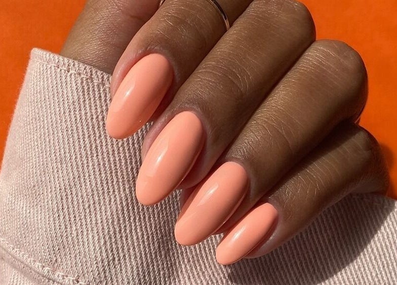 Elegant peach manicure at Beauty Studio Curaçao, Willemstad, CW for a chic and modern look.