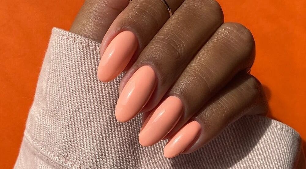 Elegant peach manicure at Beauty Studio Curaçao, Willemstad, CW for a chic and modern look.