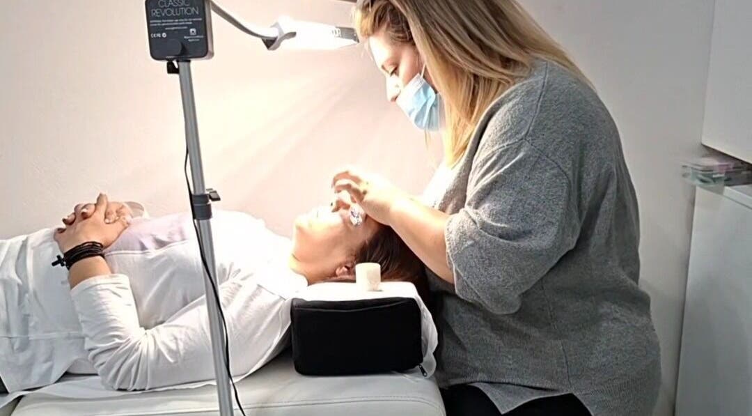 Τεχνικός βλεφαρίδων στο Argi Lashes Κερατσίνι, Κερατσίνι, GR.