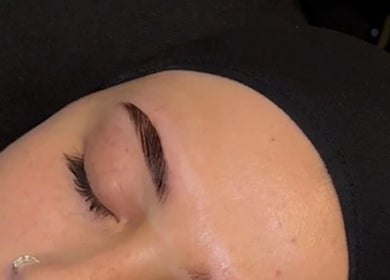 Sourcils épilés professionnellement chez Ls Beauty, Douai, Hauts-de-France, FR.