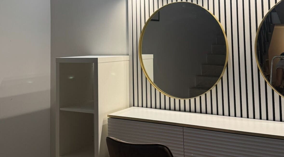 Modernus veidrodis ir kosmetinis stalas BY BRYŽYTĖ Vilnius, Vilnius, Vilniaus Apskritis, LT.