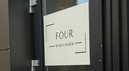 „FOUR“ grožio studijos įėjimas Vilniaus Apskritis, LT, BY BRYŽYTĖ Šalčininkai.