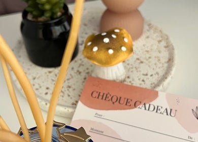 Chèque cadeau élégant chez Bulle de bien être, Avanton, Nouvelle-aquitaine, FR, avec objets décoratifs.