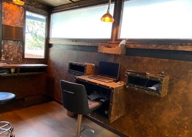 Interior modern al biroului de tatuaje Suntattoo din Cluj-napoca, Județul Cluj, RO.