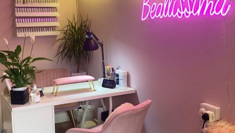 Modern nail salon station at Starz & Knyvz Nails in Beaconsfield, England, GB with stylish decor and neon lighting.