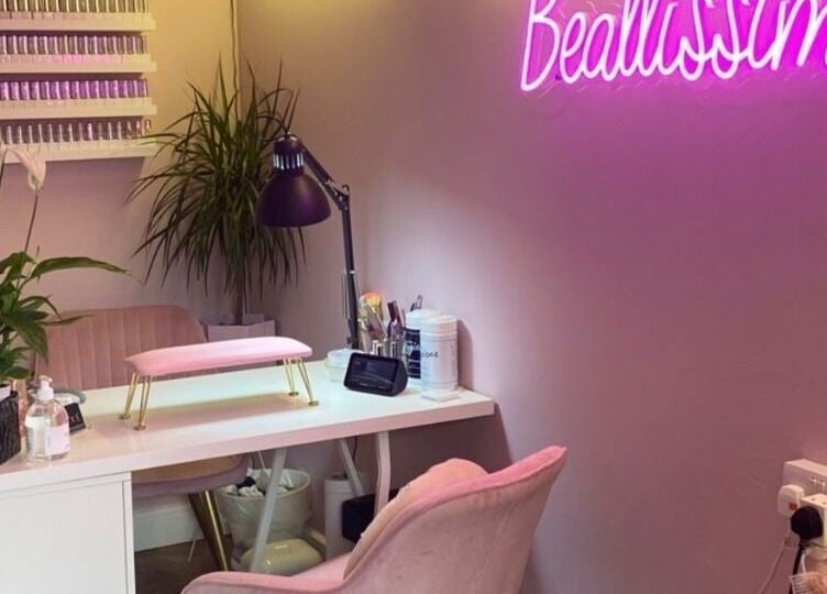 Modern nail salon station at Starz & Knyvz Nails in Beaconsfield, England, GB with stylish decor and neon lighting.