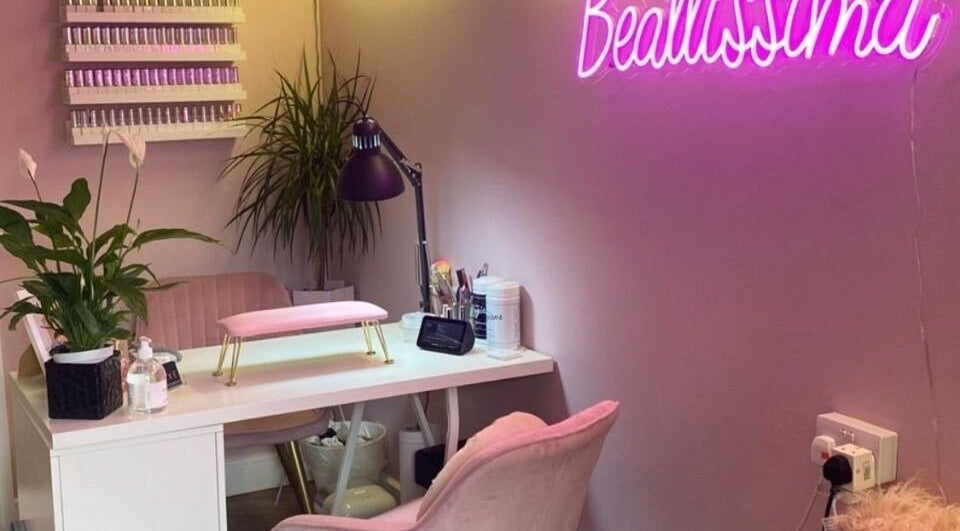 Modern nail salon station at Starz & Knyvz Nails in Beaconsfield, England, GB with stylish decor and neon lighting.