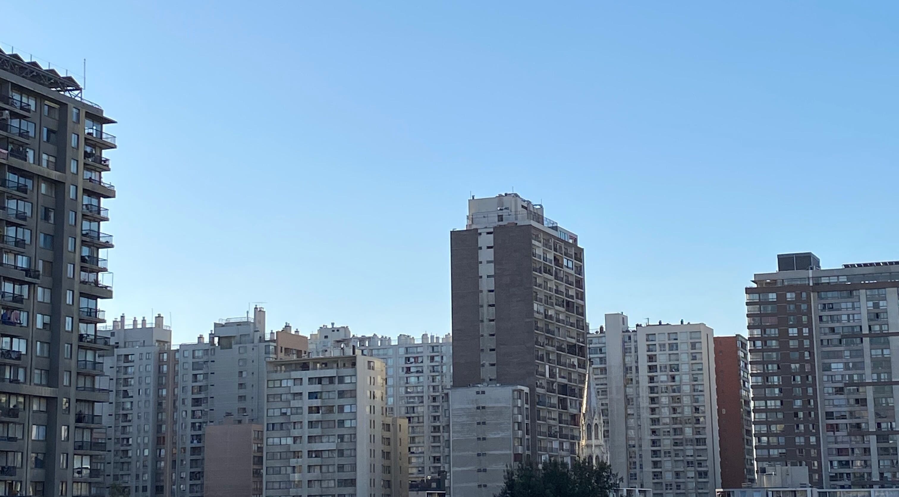 Vista del horizonte urbano cerca de Glowesome Nails en Santiago, Región Metropolitana, CL.