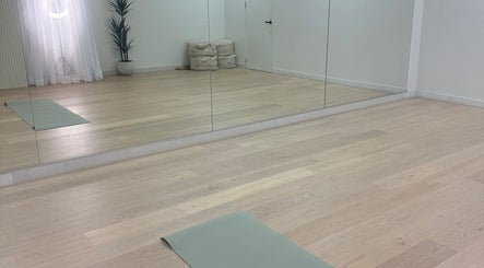 Spacious Fia Yoga & Pilates studio with mirrors and yoga mat in Melbourne, Victoria, AU.