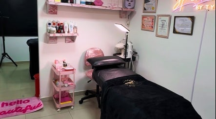 Interior moderno de SpaceGlowup✨ en Bogotá, Bogotá, CO, equipado para servicios de belleza y bienestar.