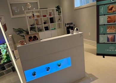 Reception area at Serendipity Pro Inc in Richmond Hill, Ontario, CA, featuring a sleek white desk and decor.