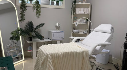 Relaxing treatment room at Serendipity Pro Inc, Richmond Hill, Ontario, CA with a comfy white chair and plants.