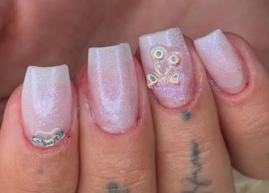 Design élégant d'ongles scintillants chez NailSheila, Saint-claude, Bourgogne-franche-comté, FR.