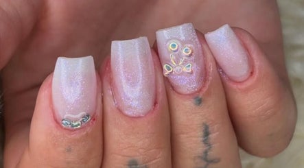 Design élégant d'ongles scintillants chez NailSheila, Saint-claude, Bourgogne-franche-comté, FR.
