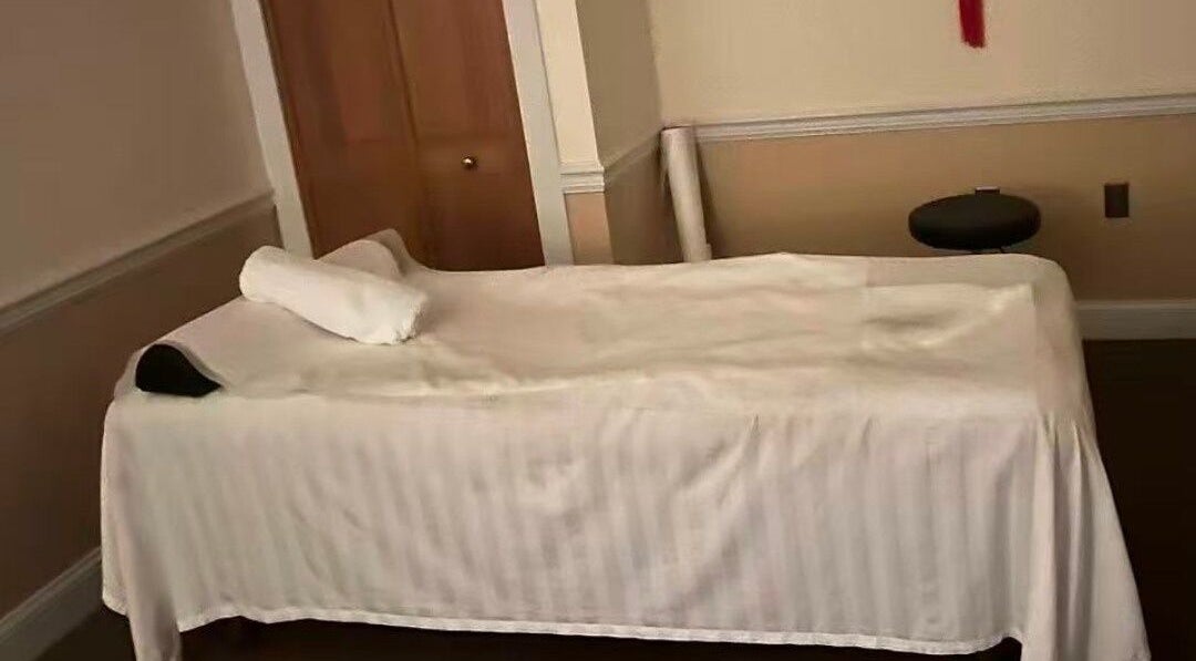 Tranquil massage bed at Acupressure Spa, Burke, Virginia, US, promising relaxation and rejuvenation.