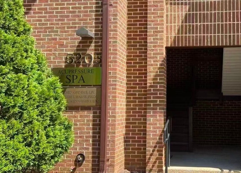 Entrance of Acupressure Spa with green signage in Burke, Virginia, US.