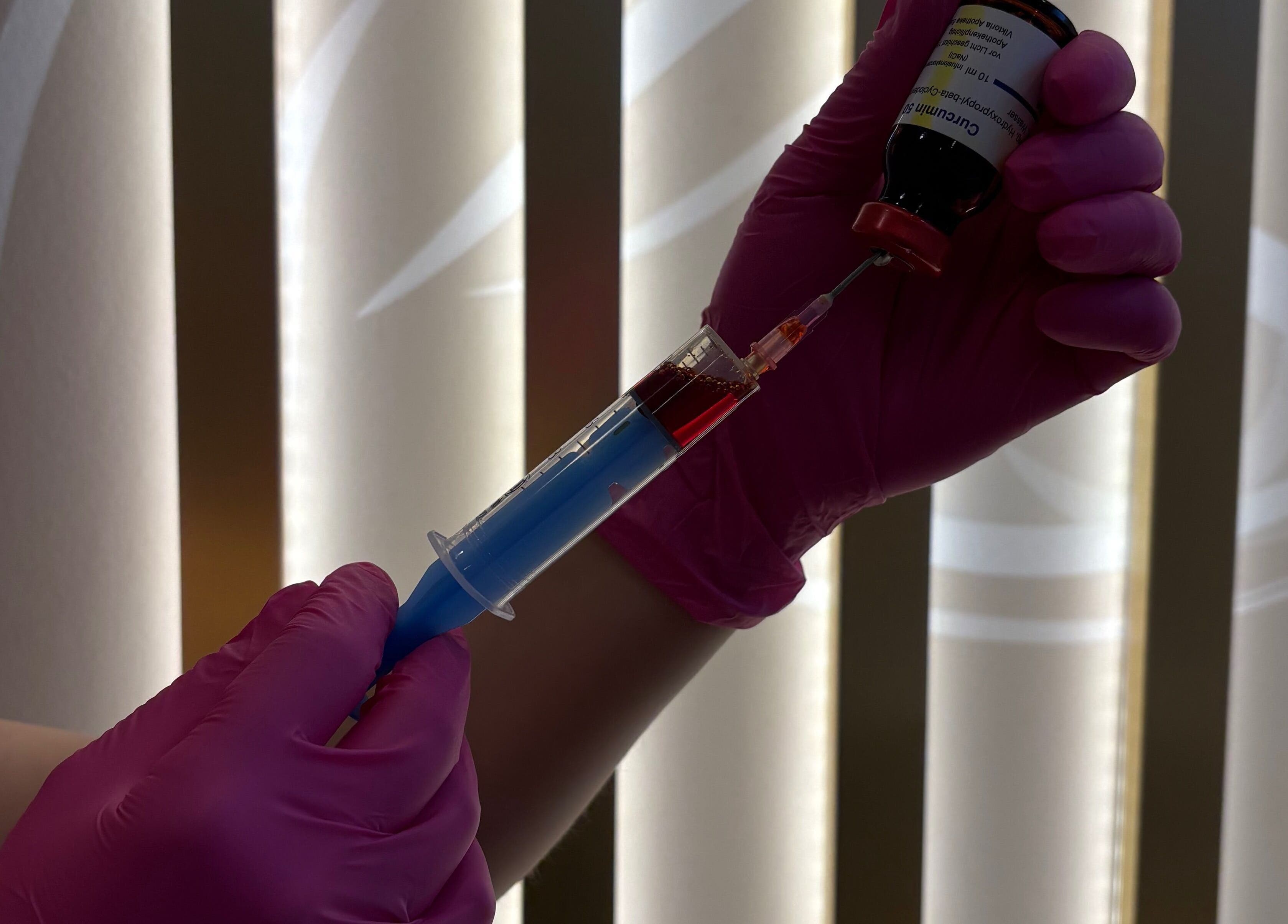 Kezelés előkészítése a DoktorHáz Perfect Look szalonban, Budapest, Magyar, HU.