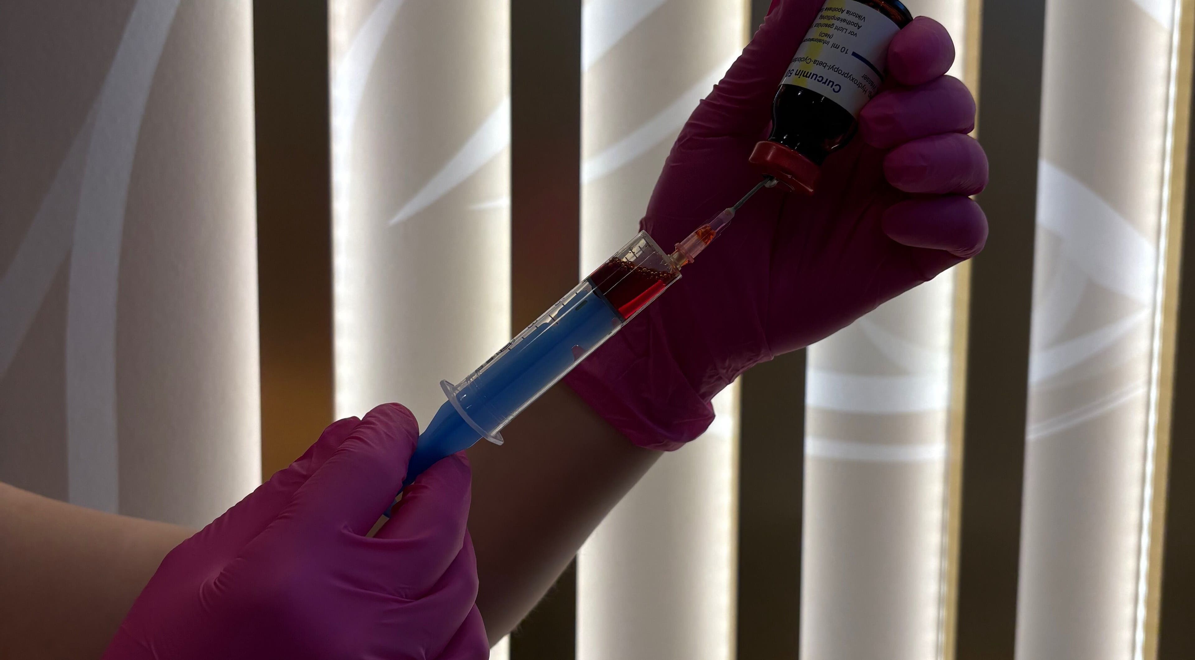 Kezelés előkészítése a DoktorHáz Perfect Look szalonban, Budapest, Magyar, HU.