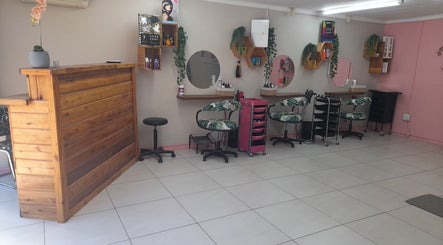 Interior of The Look Hair Gallery in Potchefstroom, North West, ZA with stylish chairs and mirrors.