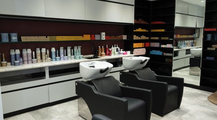 Chic wash stations at MIER BEAUTY LOUNGE, Abu Dhabi, Abu Dhabi, AE highlighting sleek design.