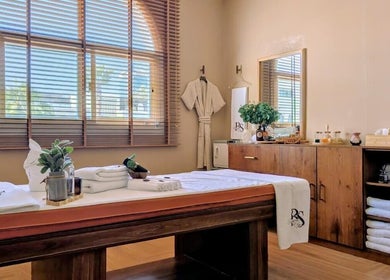 Relaxing treatment room at BOUTIQUE SPA, Abu Dhabi, Abu Dhabi, AE, featuring elegant decor and serene atmosphere.