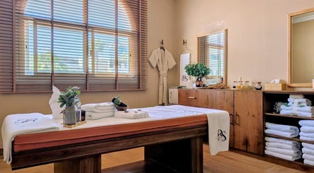 Relaxing treatment room at BOUTIQUE SPA, Abu Dhabi, Abu Dhabi, AE, featuring elegant decor and serene atmosphere.