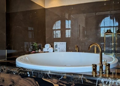 Luxurious bathtub at BOUTIQUE SPA, Abu Dhabi offering a serene wellness experience.